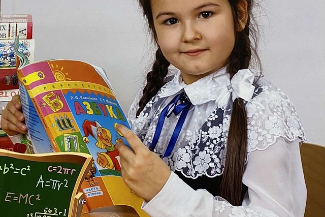 Наши победители: Лауреат 3 степени в номинации «Золото и свет: солнце светит всем» Жильнио Элла, г. Саратов, Россия